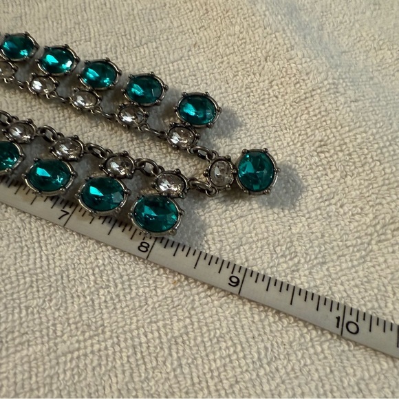 Avon Silver and green gemstone ribbon/metal Necklace vintage - Picture 3 of 5